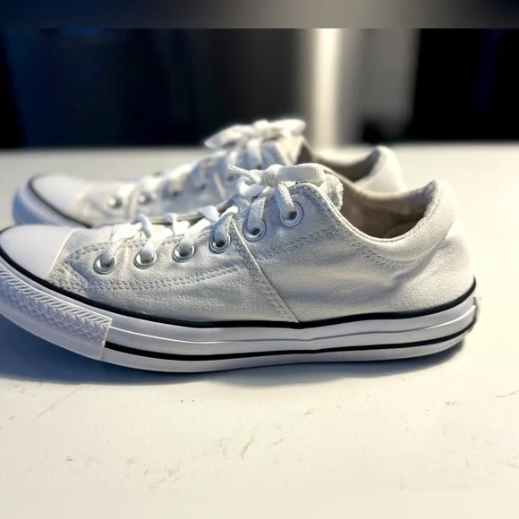 Converse Classic White Chuck Taylor All-Star Sneakers Women  size 7 - Picture 5 of 13